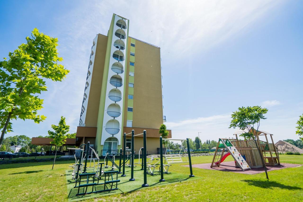 Csenge Apartman Сиофок Екстериор снимка