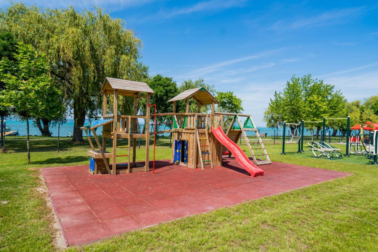 Csenge Apartman Сиофок Екстериор снимка